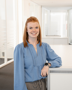 Frau Kyra Veenaas